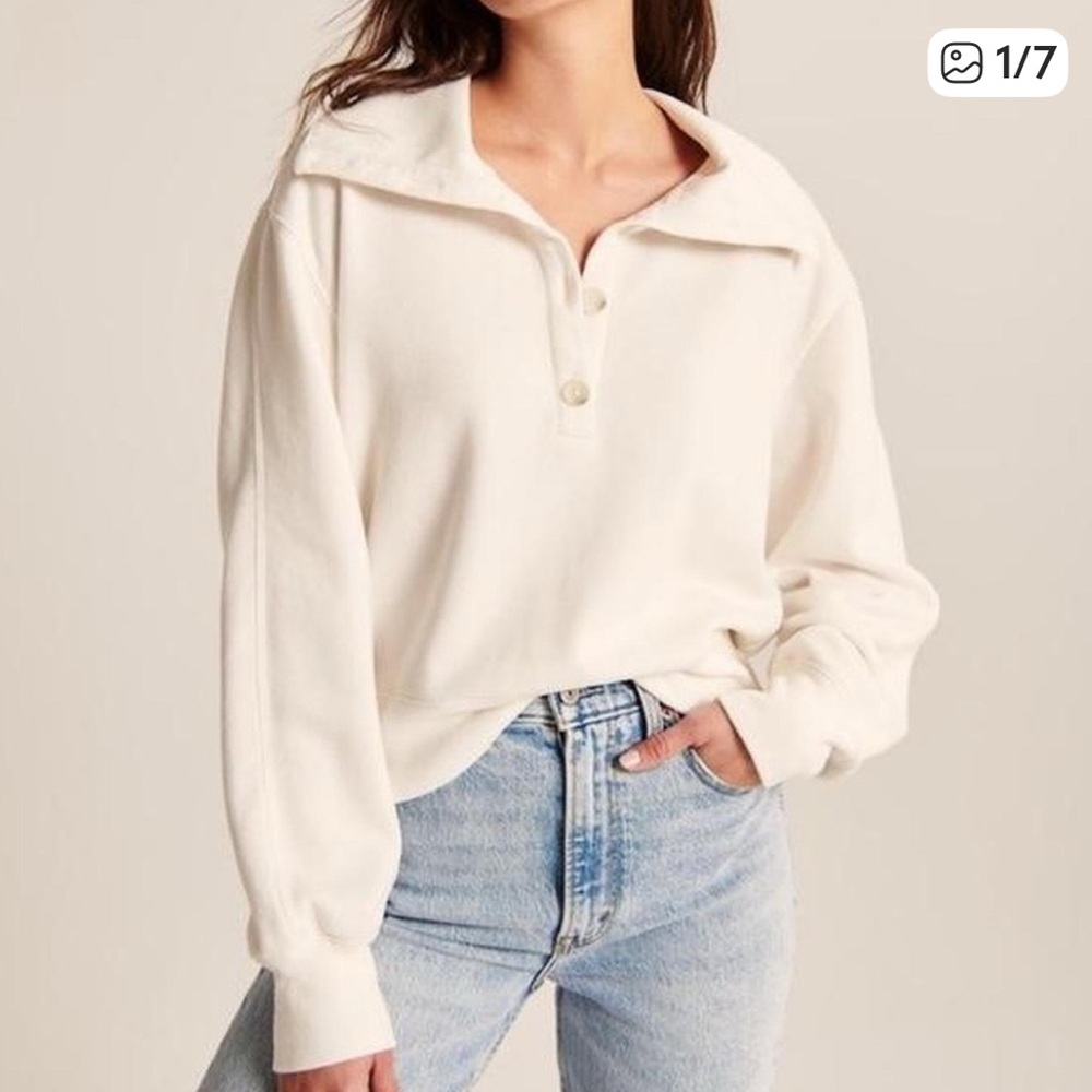 Euc Abercrombie fashion wedge button up sweatshirt